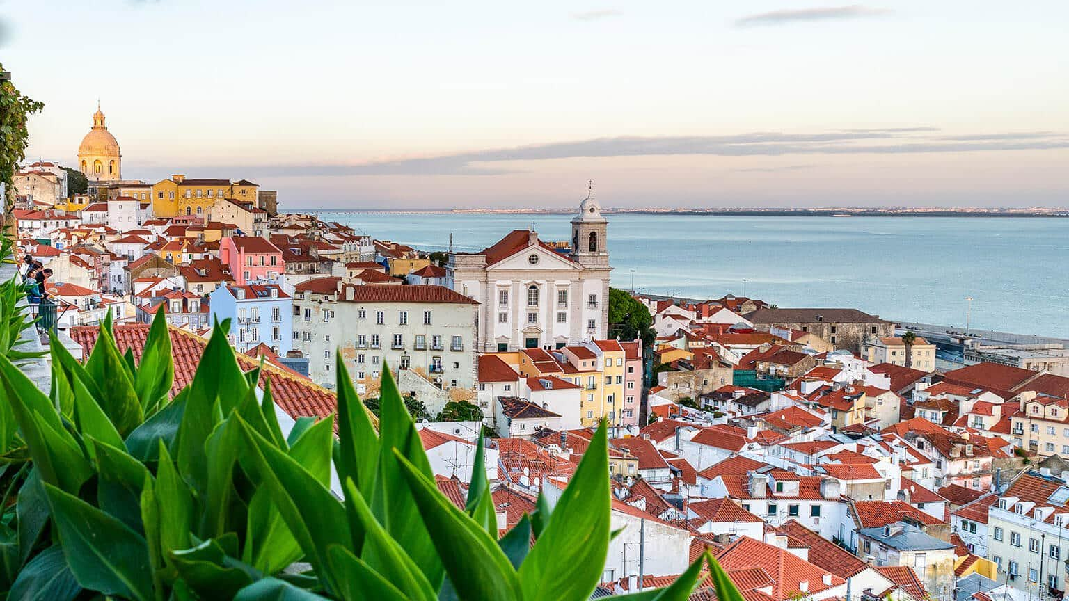 What property to buy in Portugal since 2022 to get a residence permit