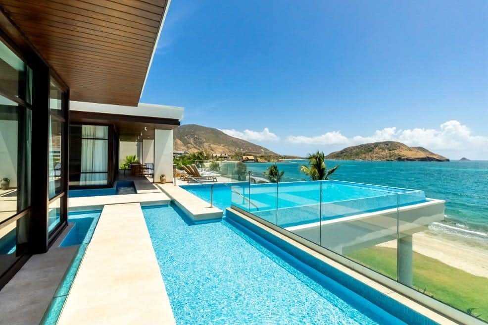 https://immigrantinvest.com/wp-content/uploads/2018/08/5ce5be075375ca7d12909cc4_park-hyatt-st-kitts-presidential-villa-exterior-pool.jpg