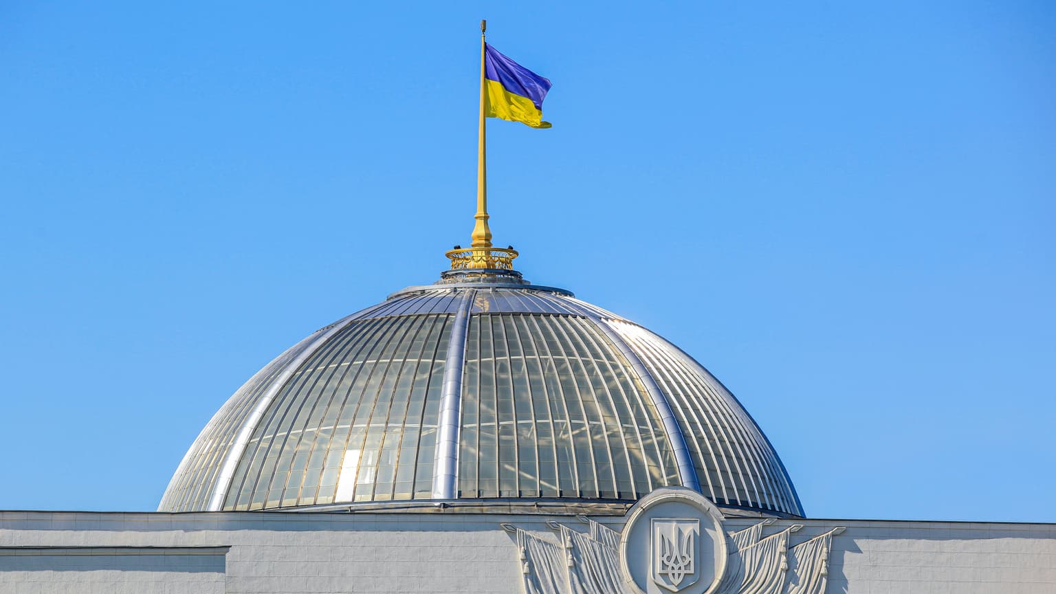 Ukraine allows multiple citizenship: who will be able to get a second passport