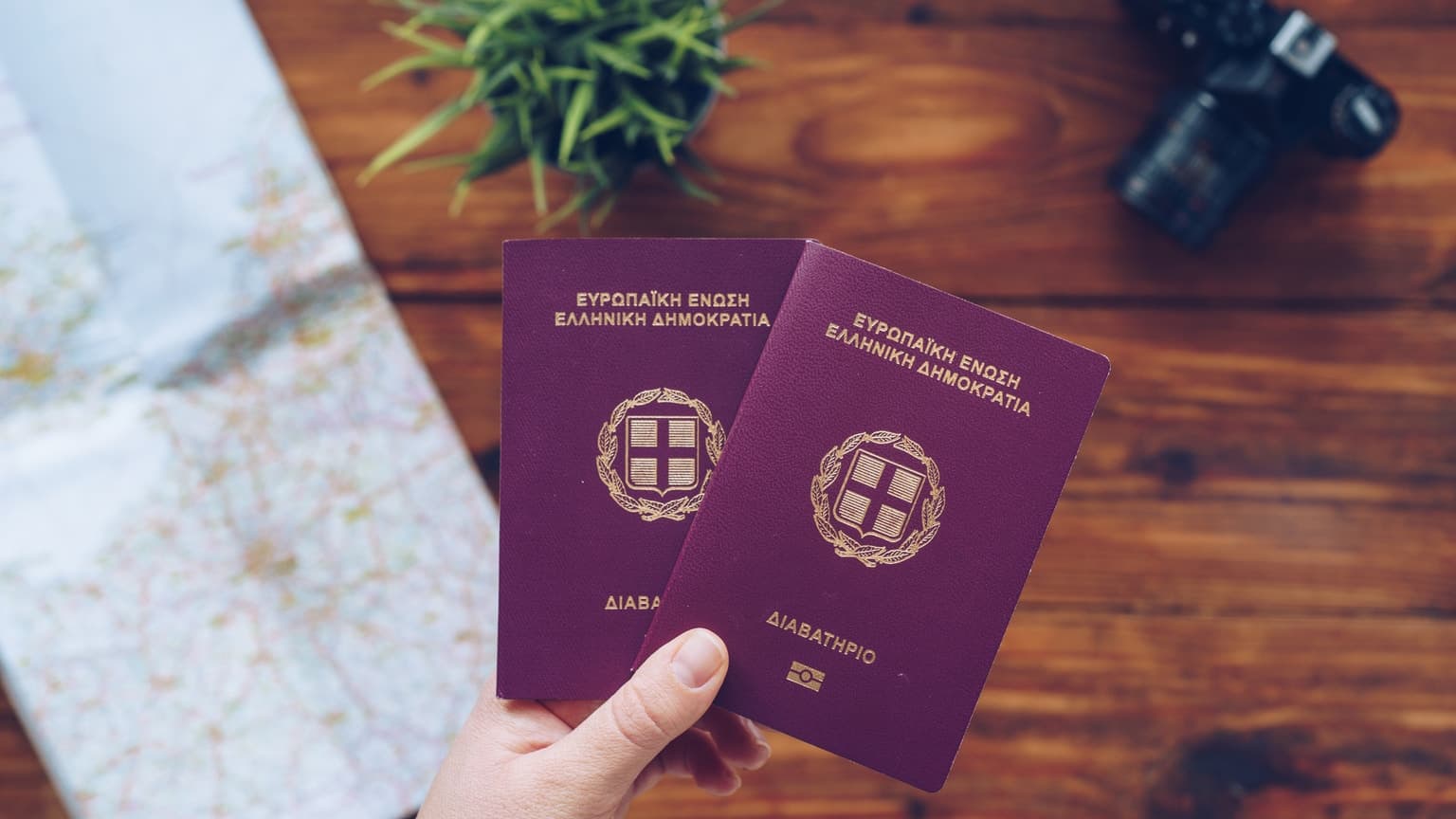 How to become dual citizen in Greece