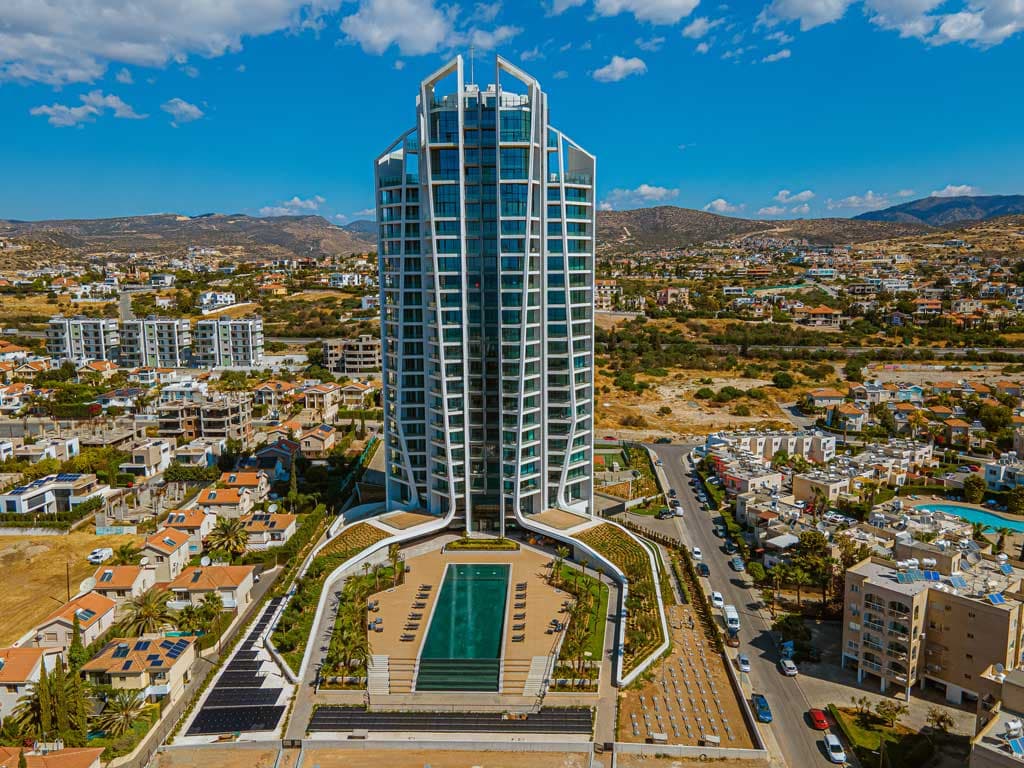 Modern tower with magnificent sea views and its own territory 1