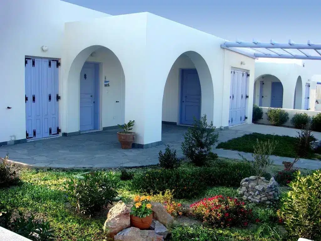 Mediterranean style villa next to the sea in Santorini with guaranteed rent 2