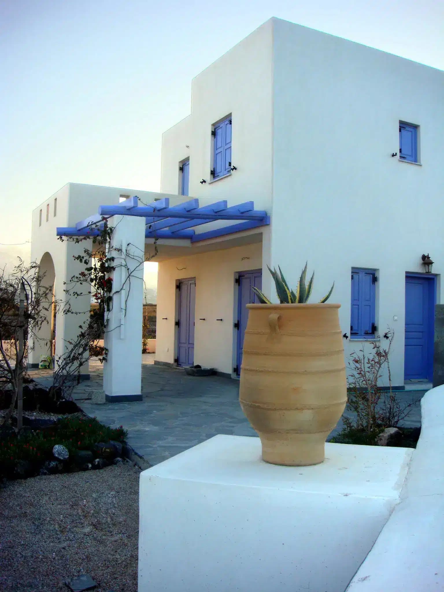 Mediterranean style villa next to the sea in Santorini with guaranteed rent 3