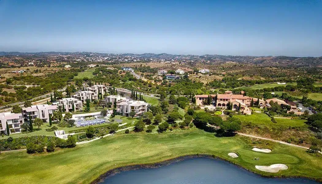 Villas and plots in a large-scale residential complex on the territory of the golf club 1