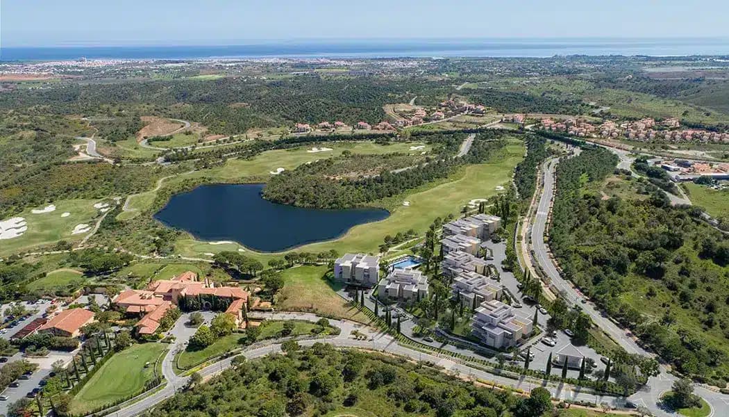 Villas and plots in a large-scale residential complex on the territory of the golf club 2