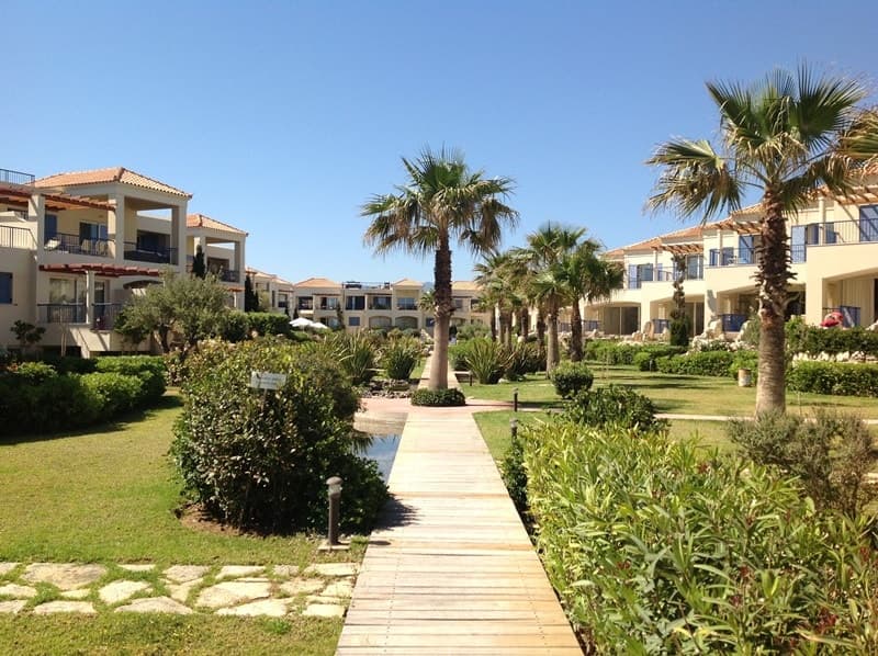 Residential complex with villas and apartments on the coast of Crete 8