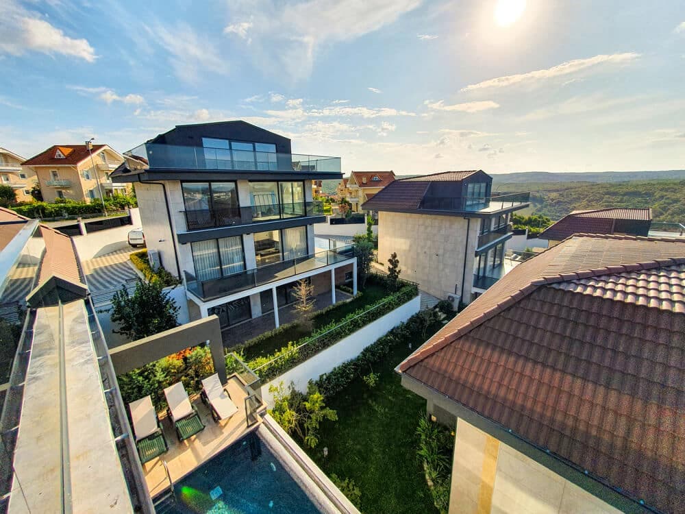 Sea view villa in a new luxury residential complex 9