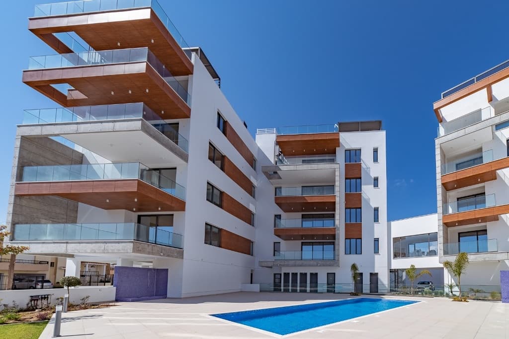 Apartments in a residential complex near the sea 7