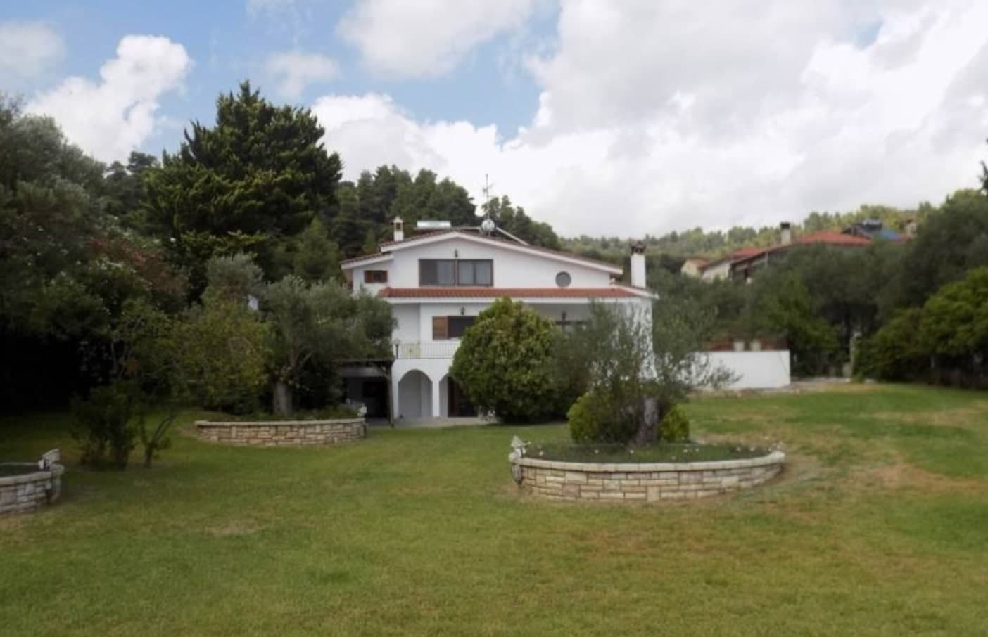 Furnished villa on coast of peninsula 4