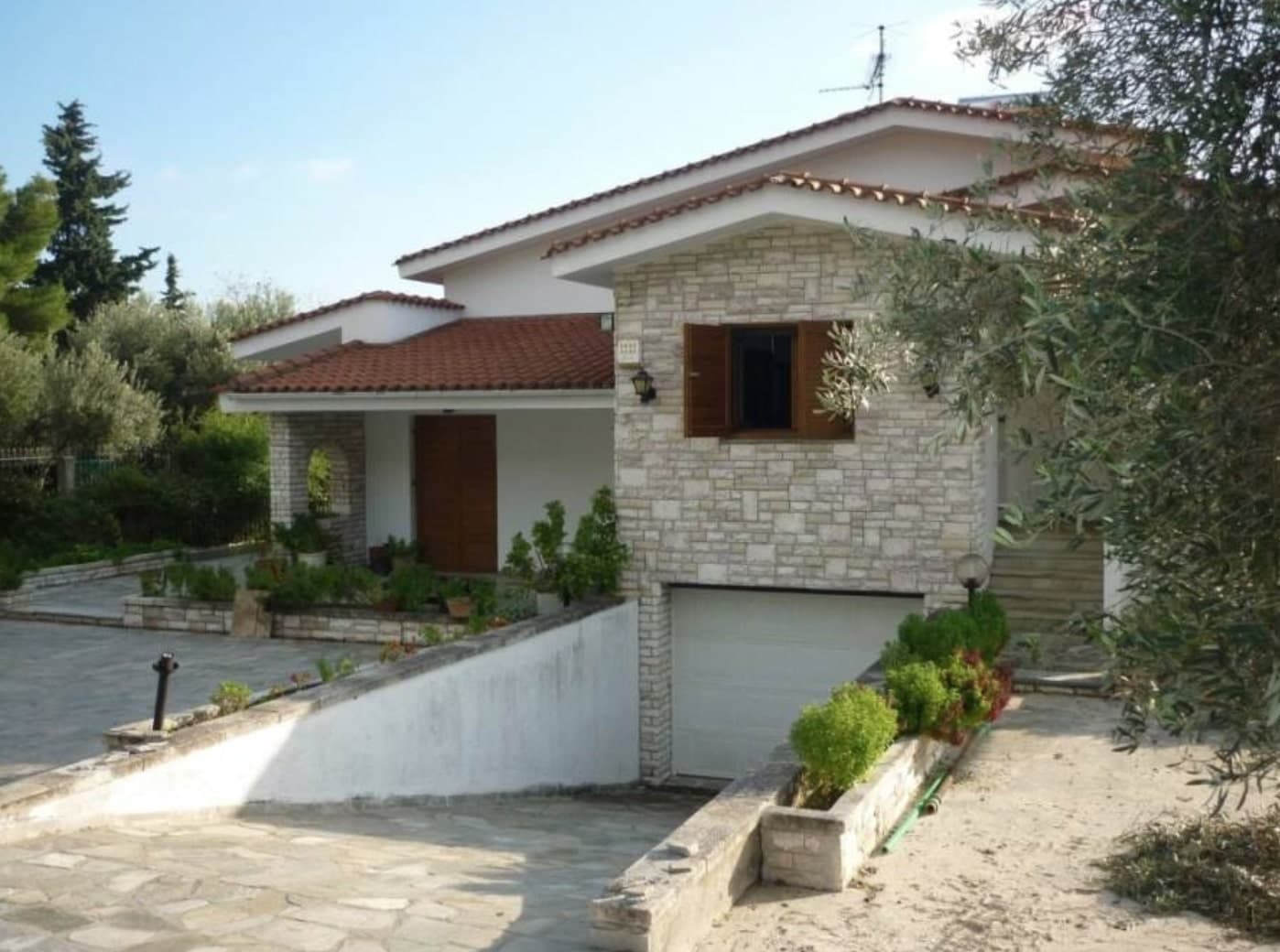 Furnished villa on coast of peninsula 2