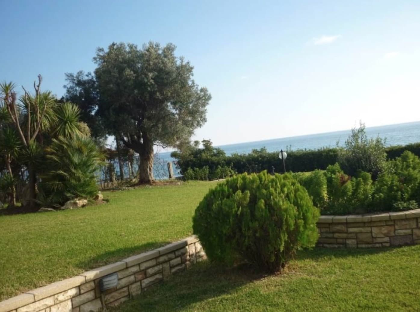 Furnished villa on coast of peninsula 6