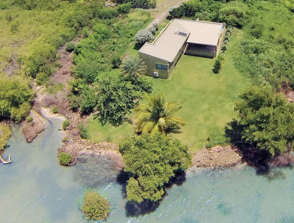House with an additional plot on the first coastline 4
