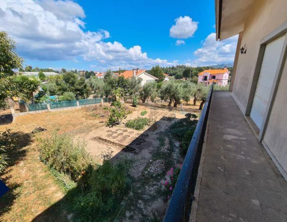 Two-storey villa in a picturesque area of Portugal 4
