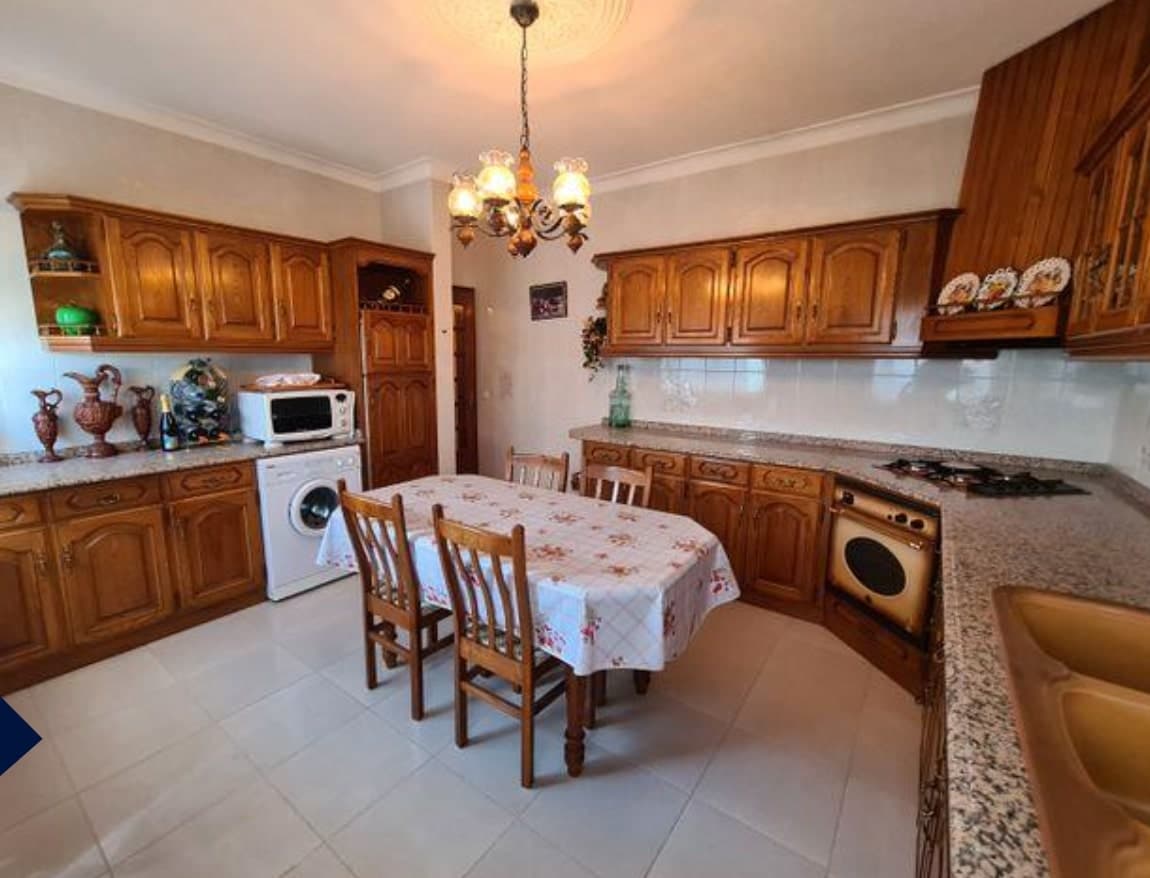 Two-storey villa in a picturesque area of Portugal 10