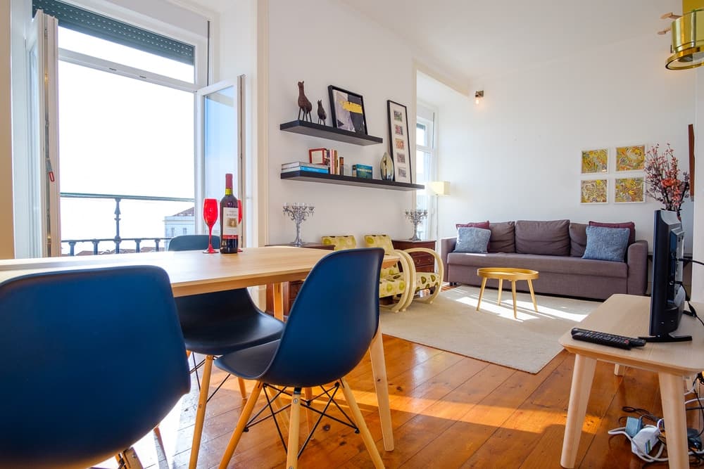 Furnished one-bedroom apartment with river view 3