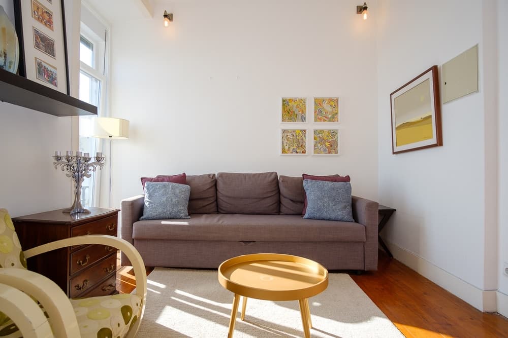 Furnished one-bedroom apartment with river view 10