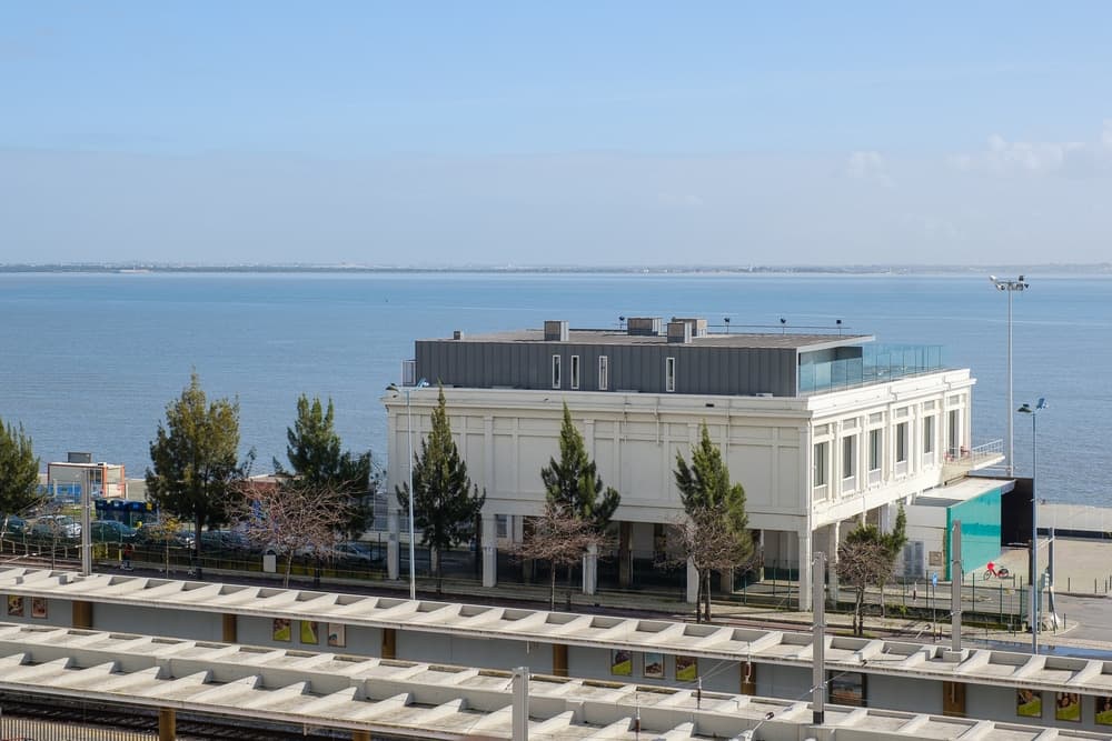 Furnished one-bedroom apartment with river view 28