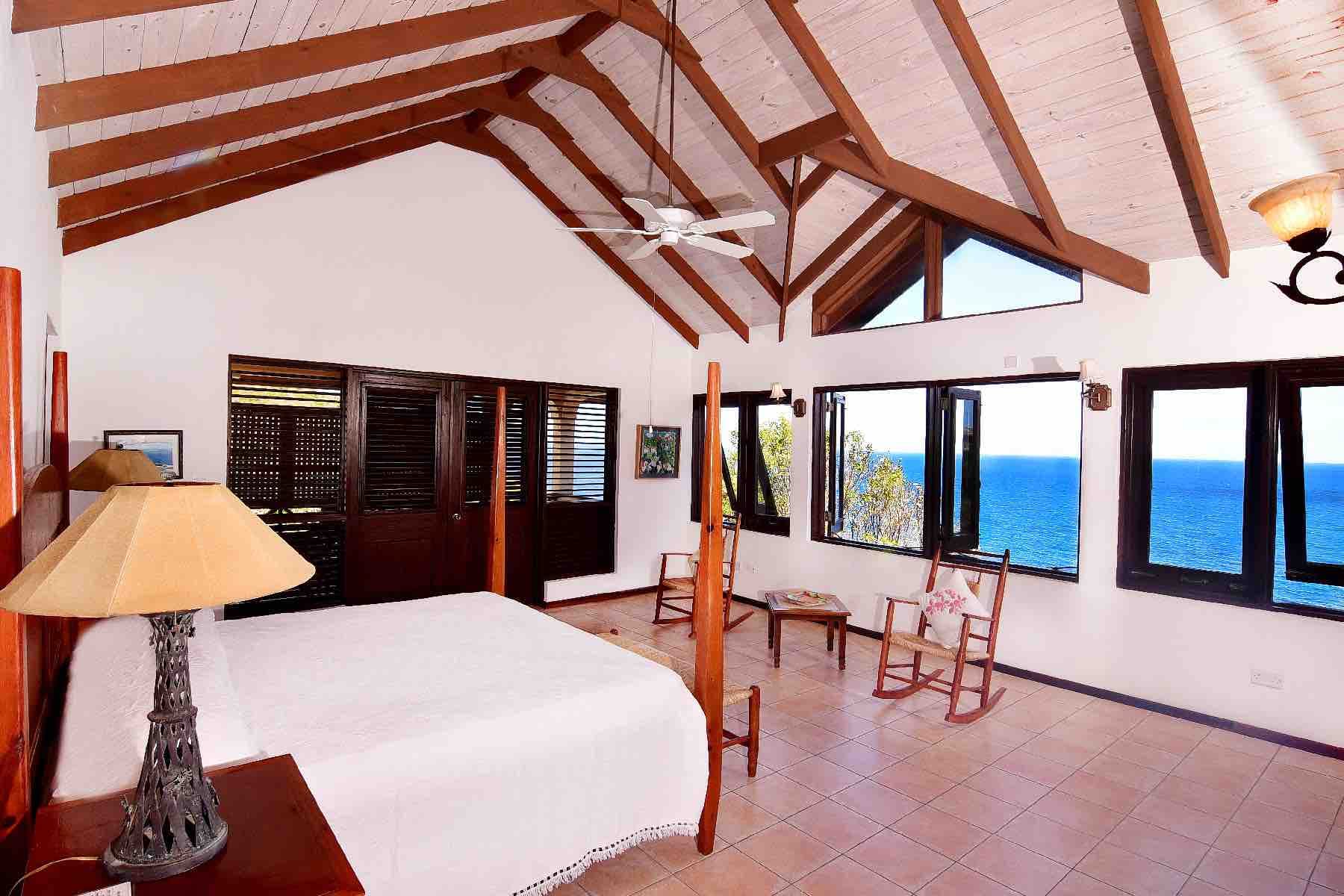 A stunning villa with panoramic ocean view 14