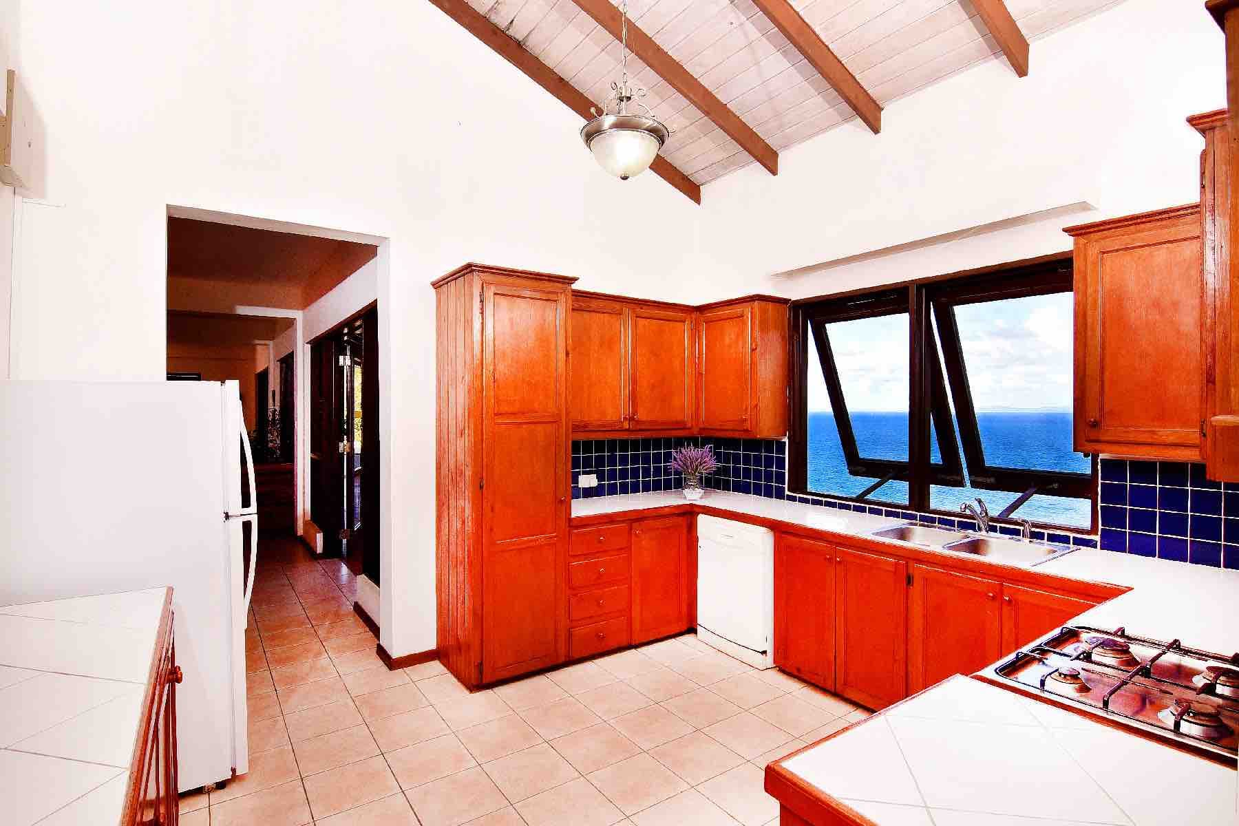 A stunning villa with panoramic ocean view 17