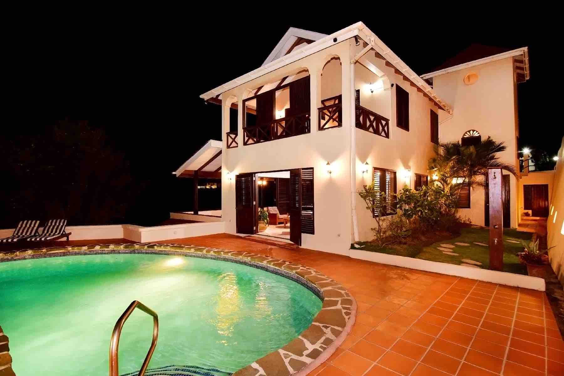 A stunning villa with panoramic ocean view 4