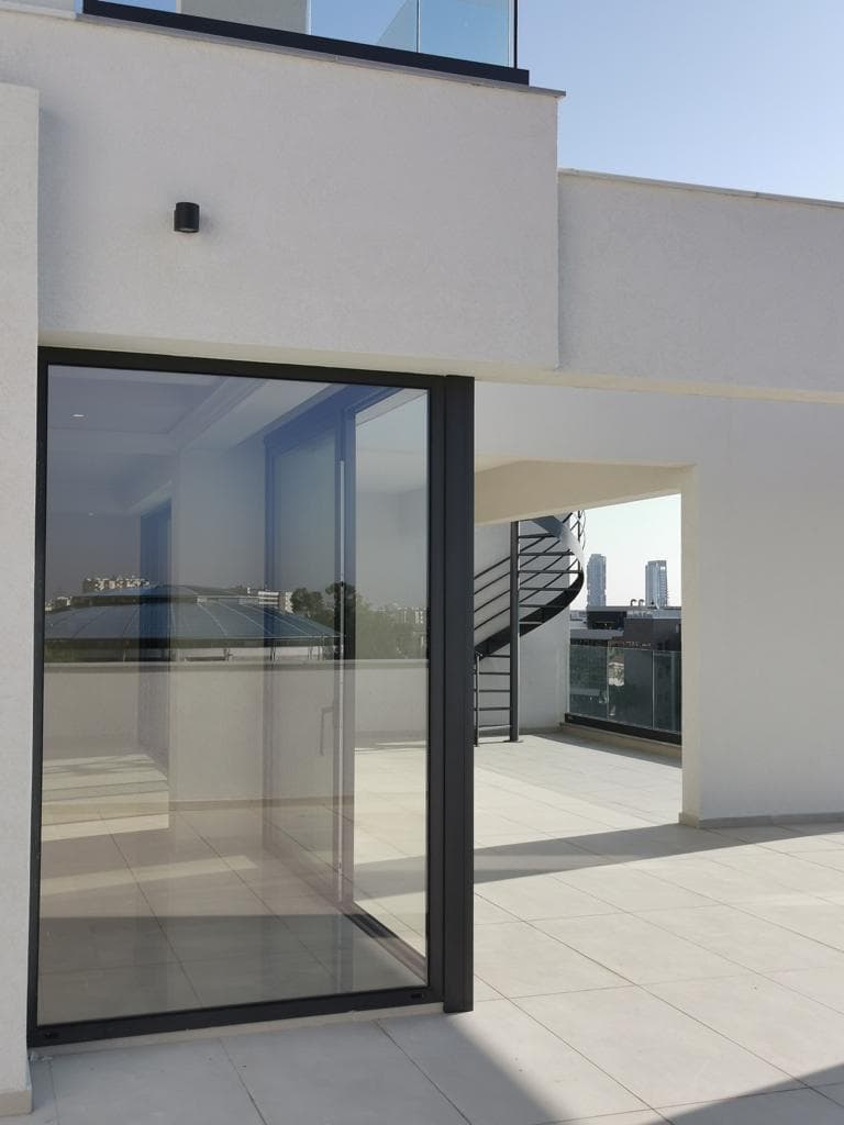 Apartments in a four-story residence with a "smart home" system 24