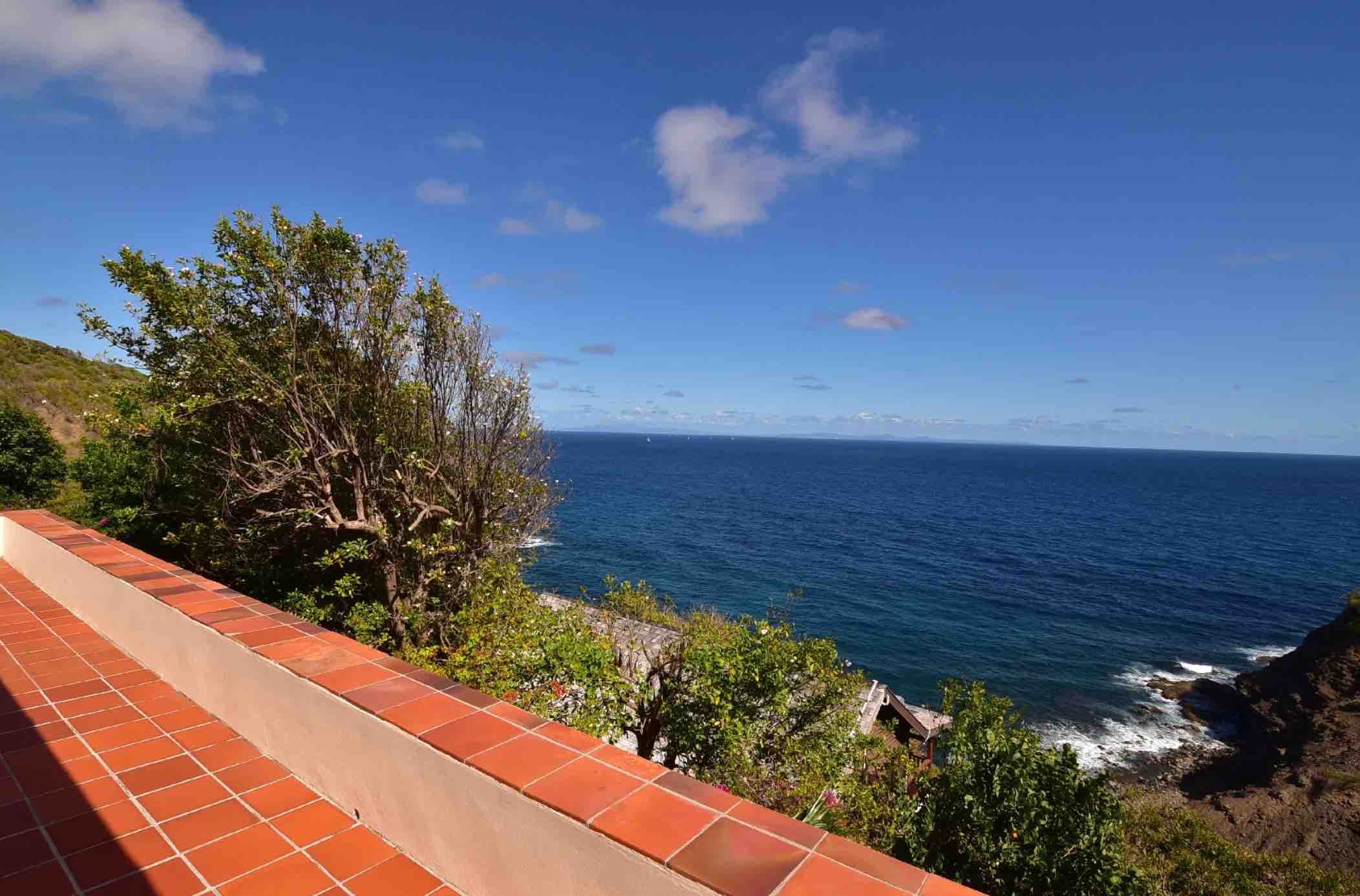 A stunning villa with panoramic ocean view 12