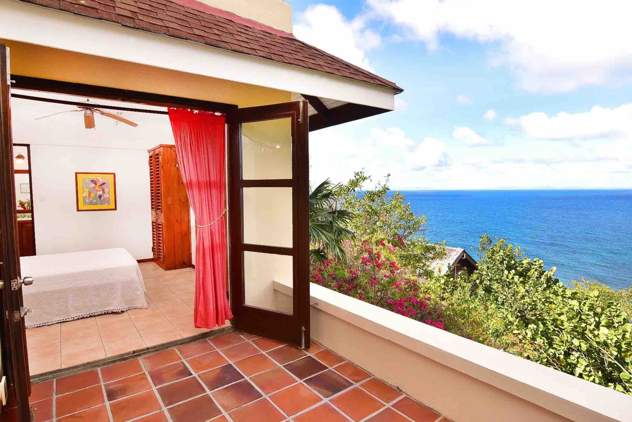 A stunning villa with panoramic ocean view 8