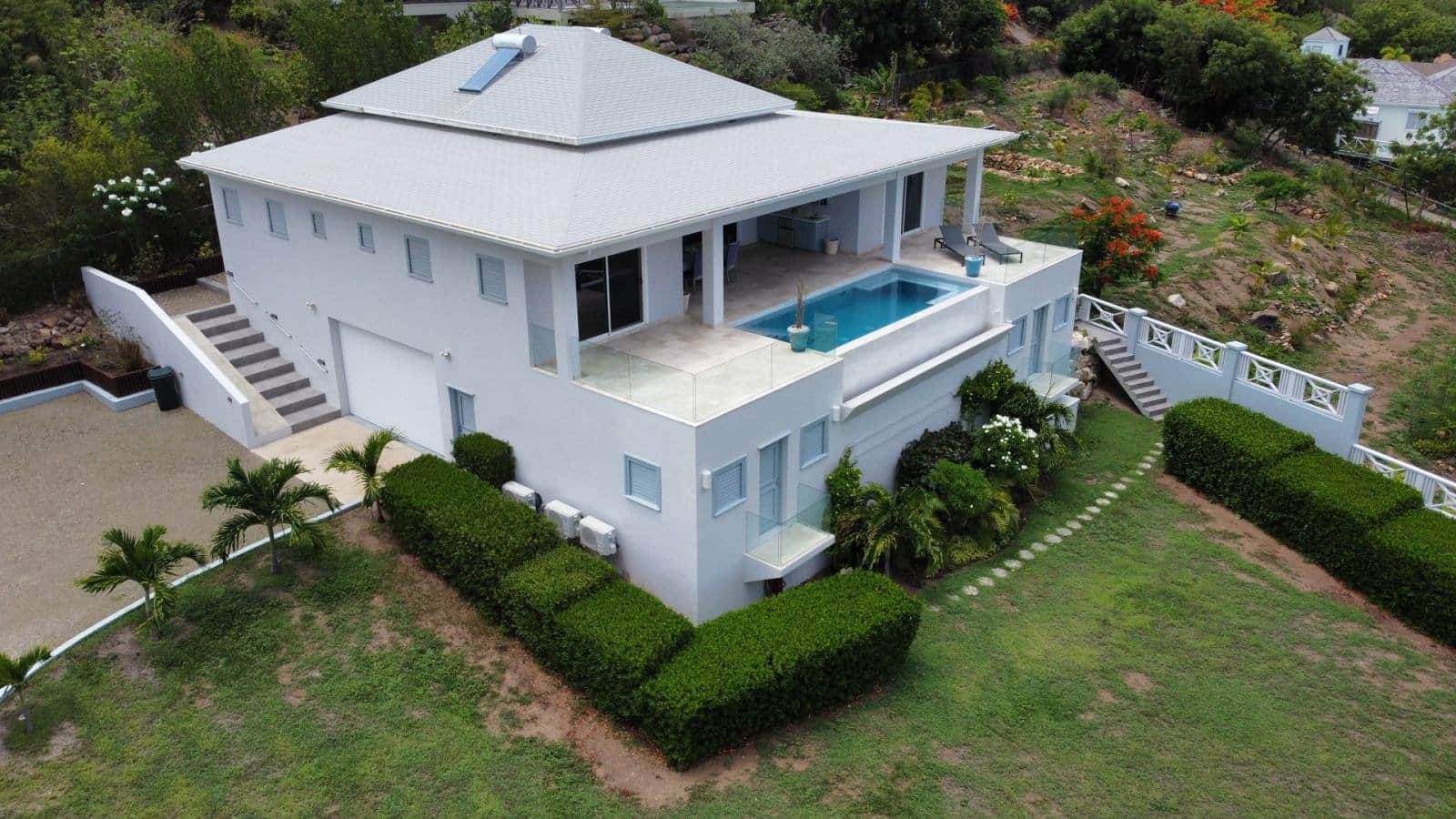 Villa with six bedrooms on the coast of the island 1