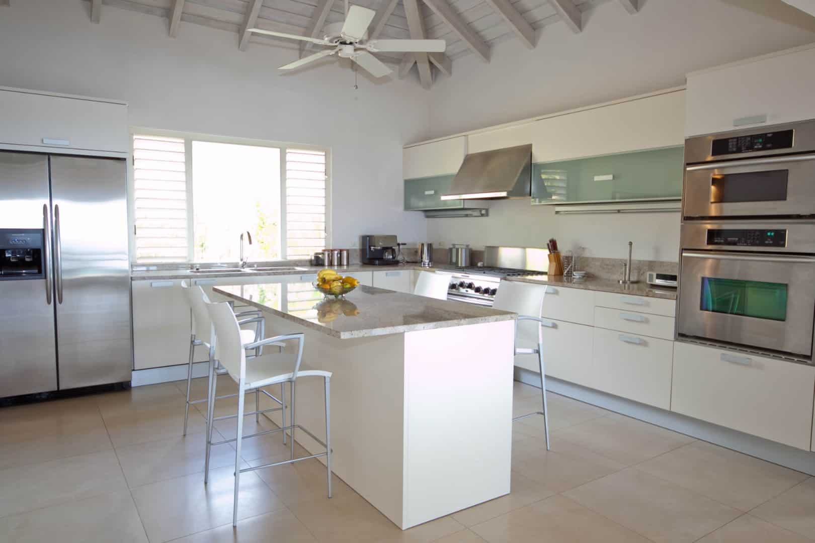 Luxury villa with ocean views in an exclusive residential area 9