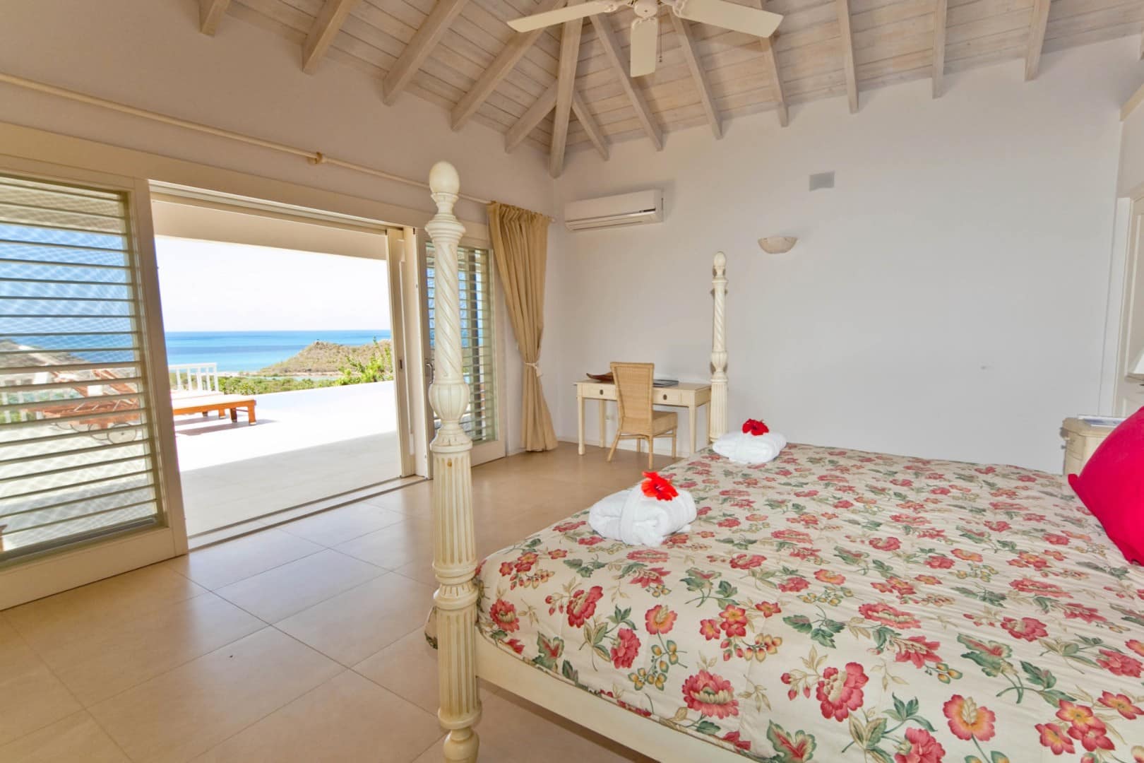 Luxury villa with ocean views in an exclusive residential area 13