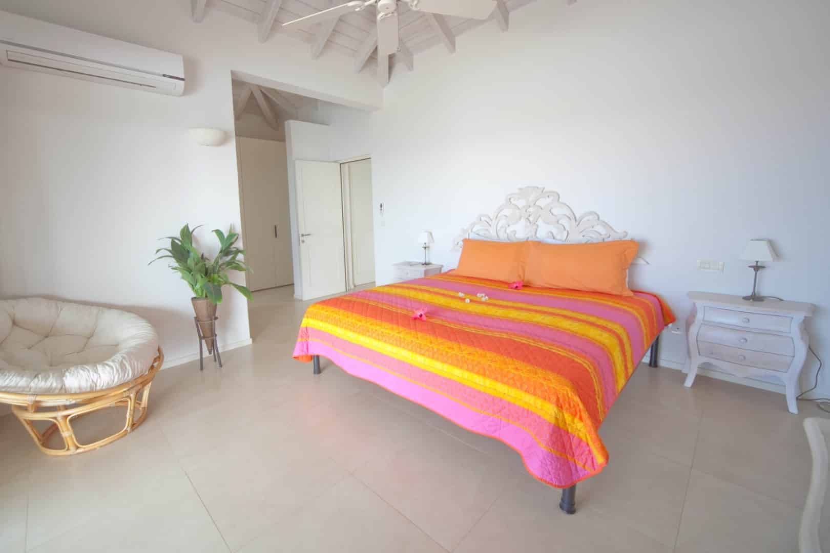 Luxury villa with ocean views in an exclusive residential area 10