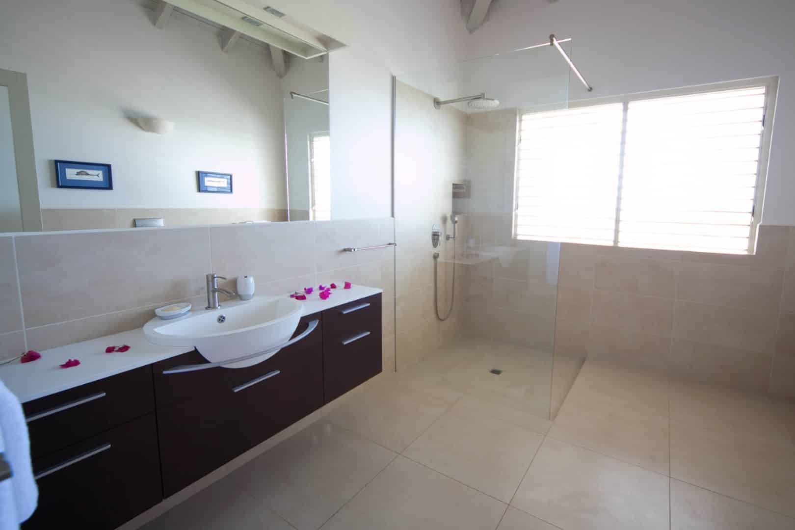 Luxury villa with ocean views in an exclusive residential area 16