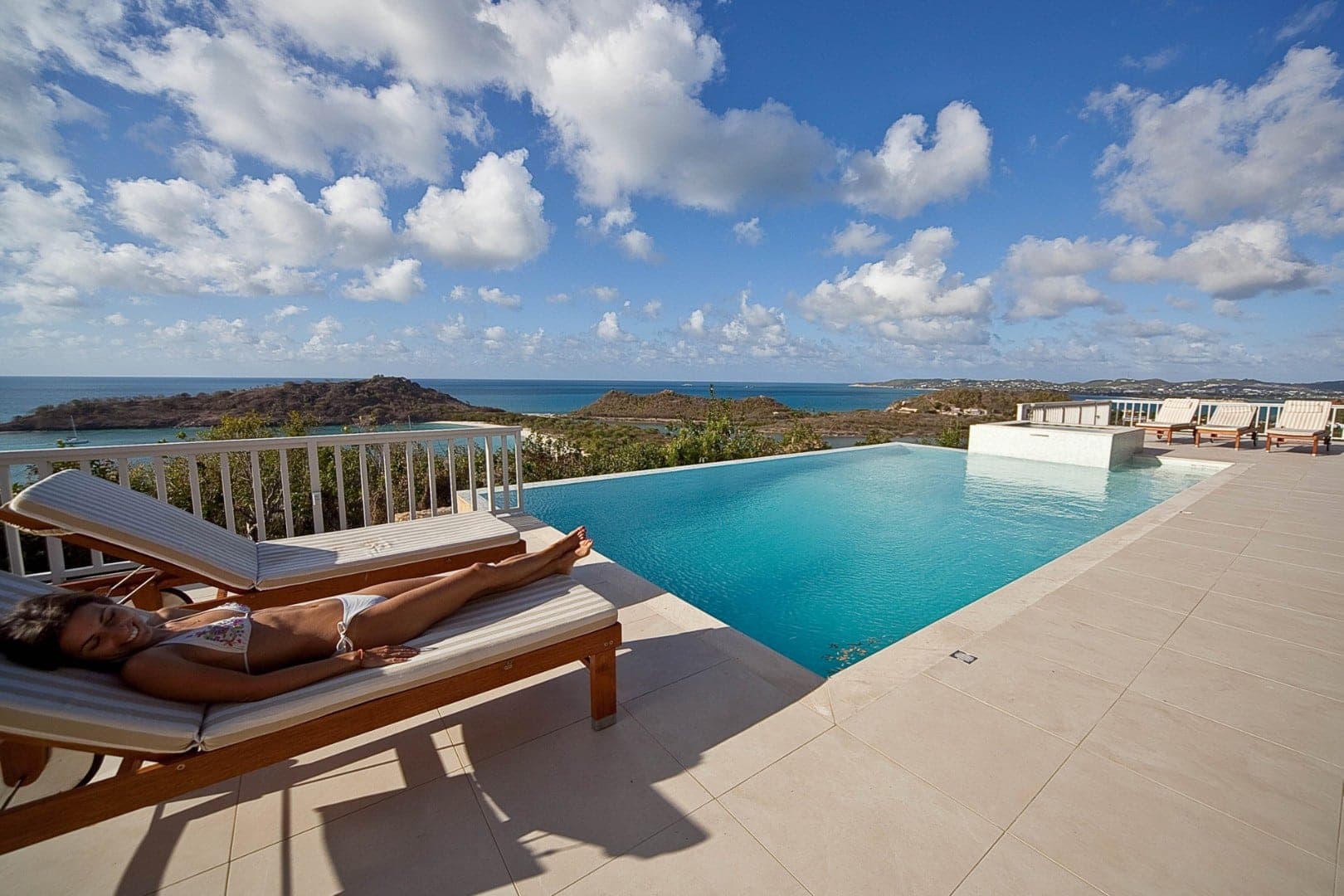 Luxury villa with ocean views in an exclusive residential area 2