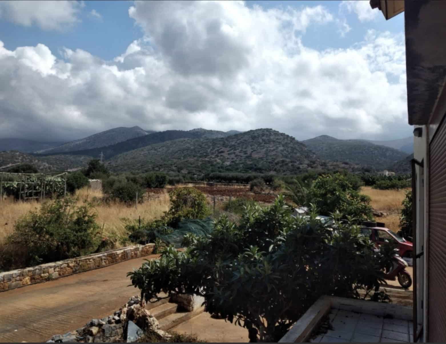 Maisonette with sea and mountain view on Crete 2