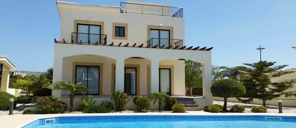 Stylish villas with pool and Mediterranean sea view 3