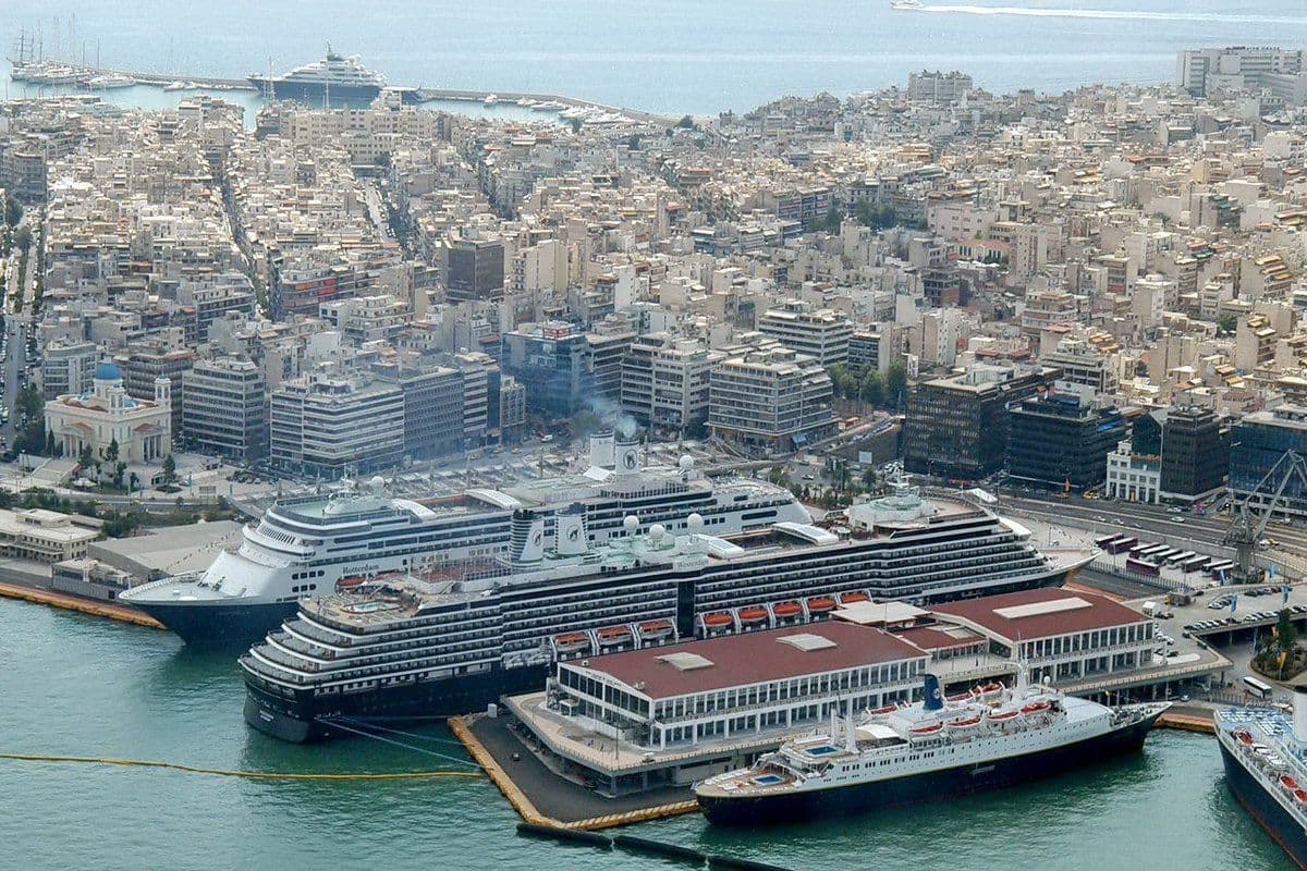 Modern apartments near the port of Piraeus 8