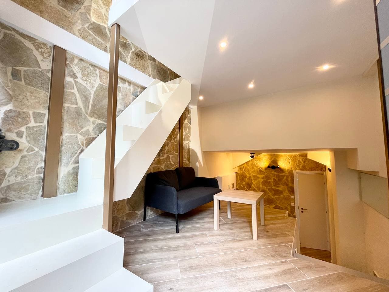 Cosy and elegant apartments with guaranteed income, Central Athens 1