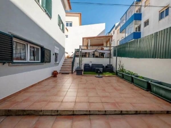 Modern house with 4 bedrooms, Lisbon 12