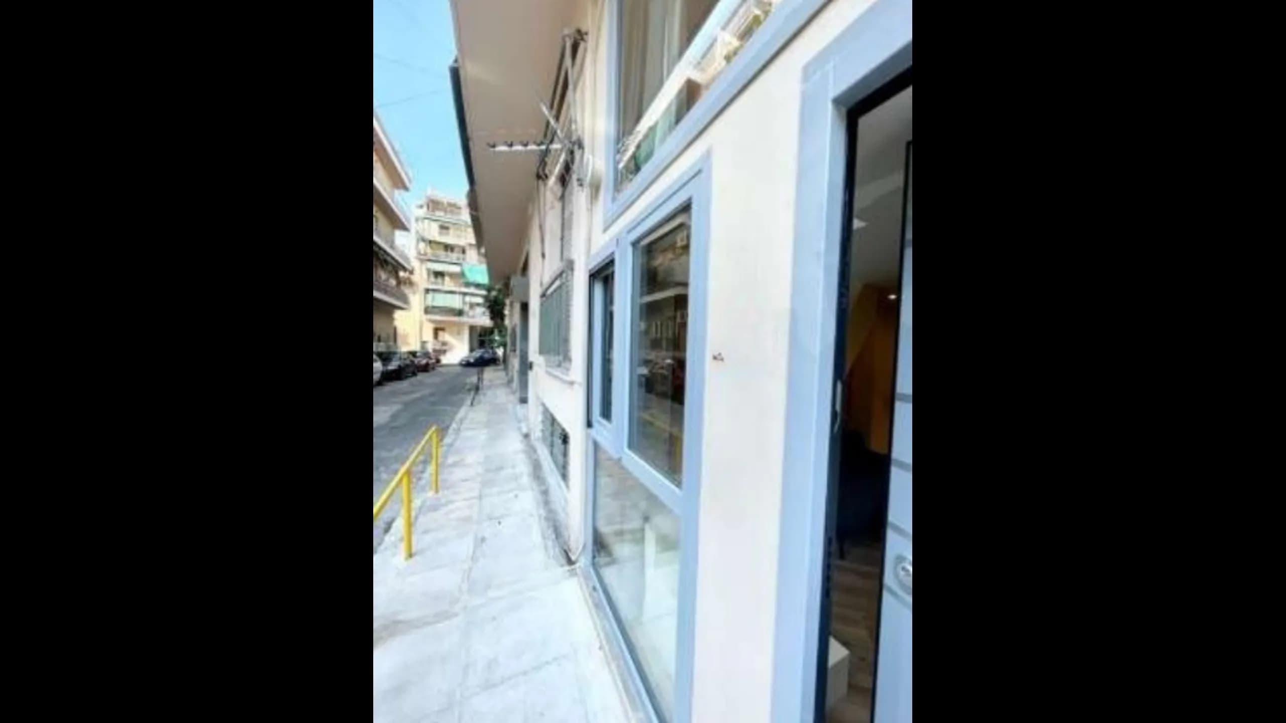 Cosy apartments with 2 bedrooms and guaranteed income, Central Athens 2