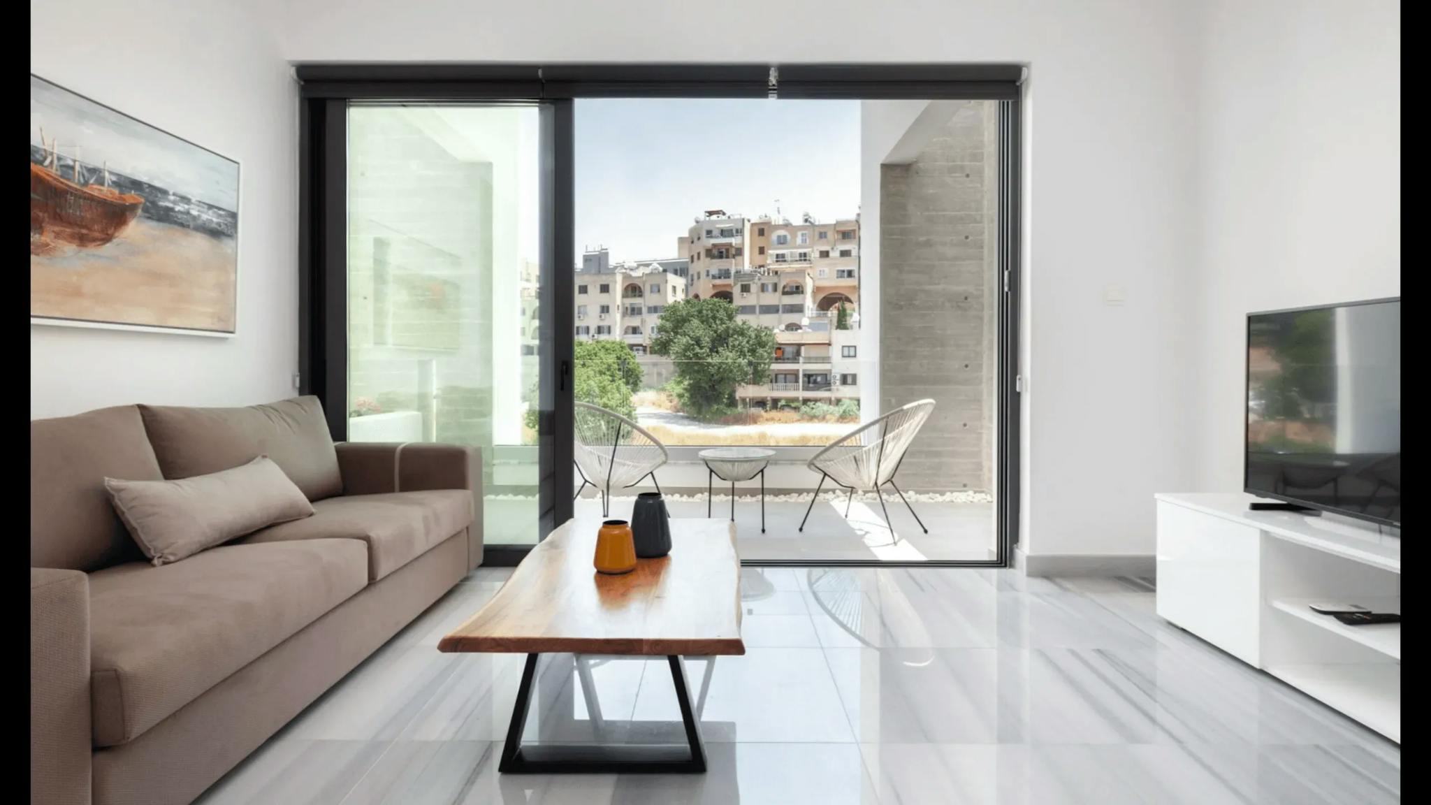 Stylish and large apartments with 1-2 bedrooms, center of Paphos 1