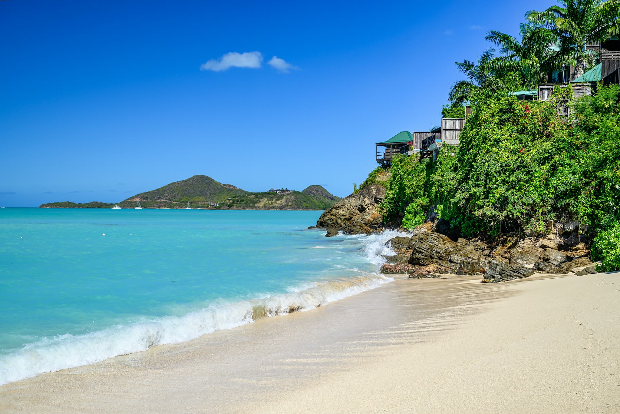 Antigua citizenship by investment act and living on the islands: Jolly beach