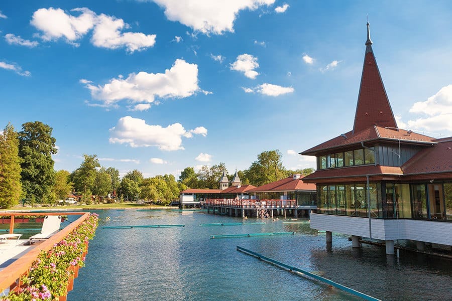 Permanent residency in Hungary for trips to thermal springs