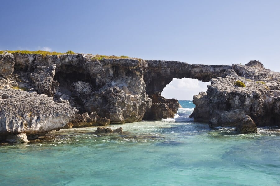 Attractions in Antigua and Barbuda: Devil's Bridge