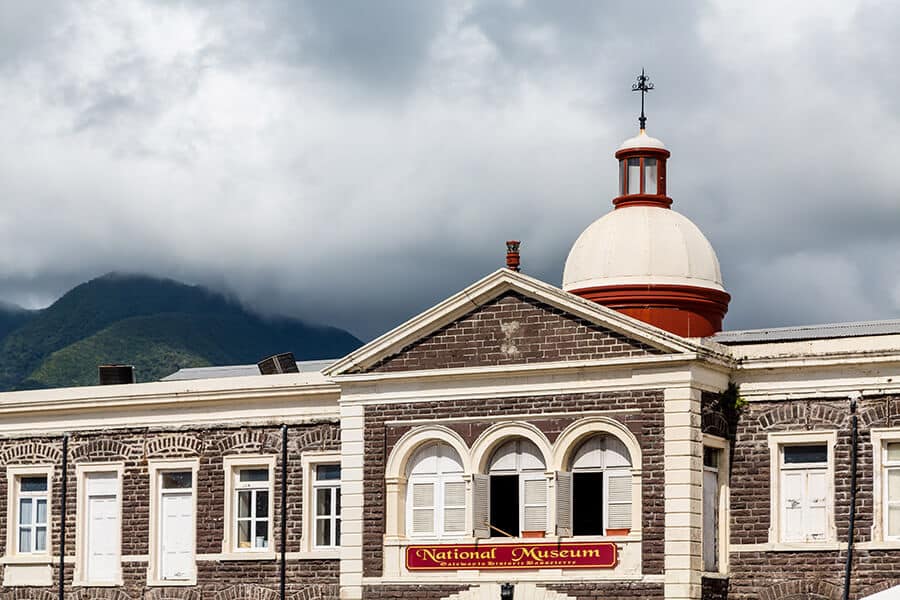 Banca en línea: Cuenta bancaria en San Cristóbal y Nieves