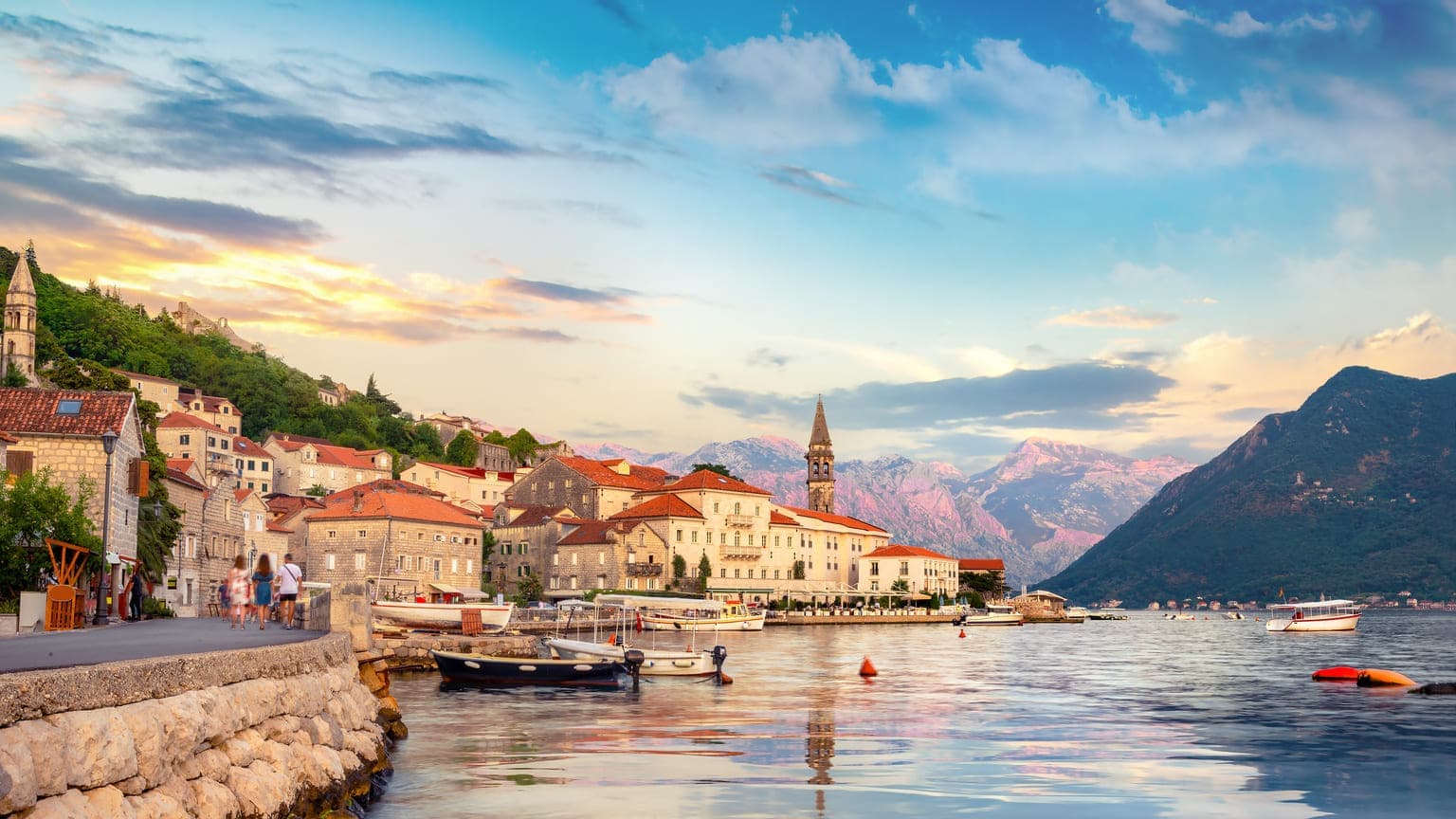 Черногория перестанет выдавать золотые паспорта через 4 месяца