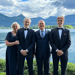 Ольга, Алексей и их сыновья Василий и Иван